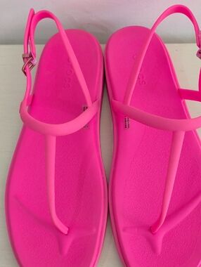 Crocs Hot Pink Rubber Sandals Size 9 Ladies